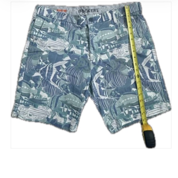💫Dockers Green and White Shorts - Picture 1 of 4